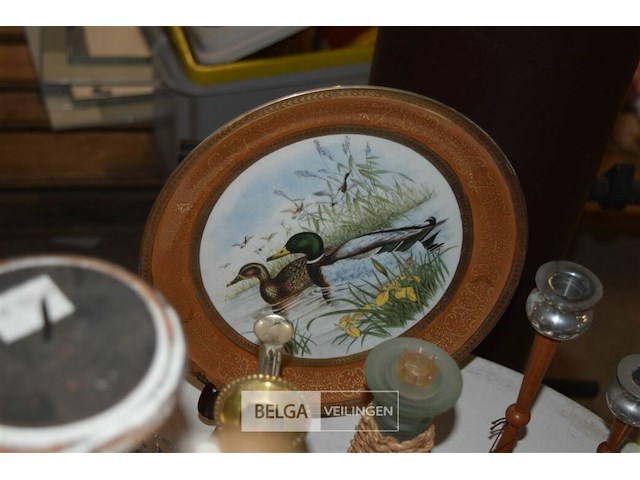 1 bord met 2 eenden , deco limonge en 9 div kandelaars - afbeelding 2 van  4