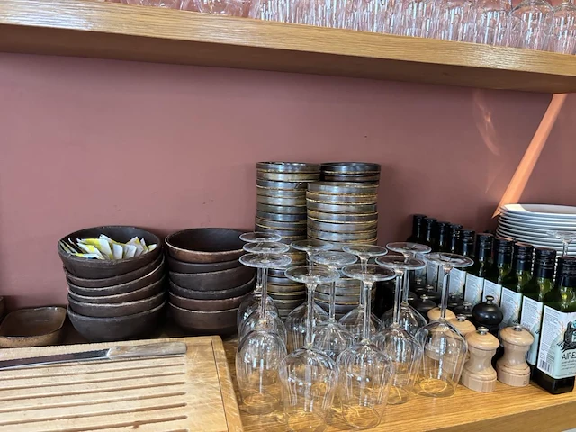 1 buffetkast met inhoud - afbeelding 5 van  7