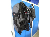 1 damesbikerset (helm, handschoenen, jas, broek) - afbeelding 7 van  15