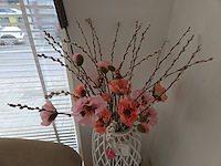 1 deco vaas met kunstbloemen arrangement - afbeelding 2 van  4