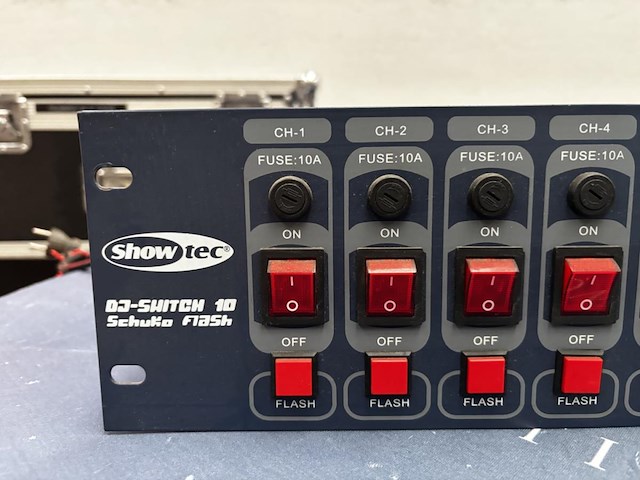 1 dj switch showtec - afbeelding 2 van  3