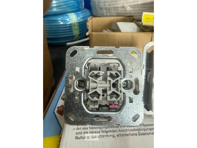 1 doos divers - afbeelding 1 van  5