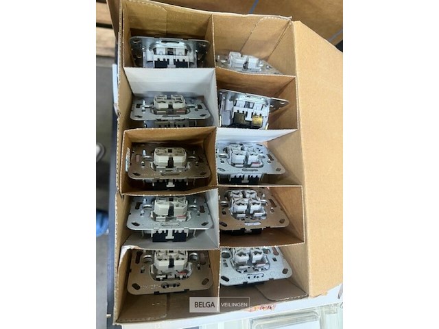 1 doos divers - afbeelding 5 van  5