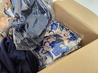 1 doos inhoudende diverse kledingstukken livvie - afbeelding 2 van  6