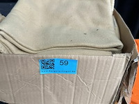 1 doos met dekens - afbeelding 2 van  2