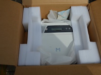 1 doos met nieuwe zonnepanelen inverter goodwee