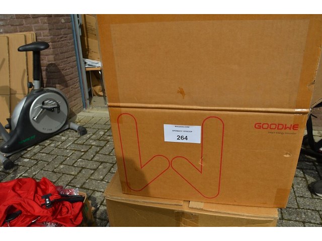 1 doos met nieuwe zonnepanelen inverter goodwee - afbeelding 4 van  6