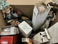 1 doos met speelgoed & 1 doos met poppen - afbeelding 4 van  4