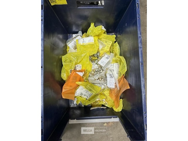 1 doos sanitaire onderdelen - afbeelding 1 van  8