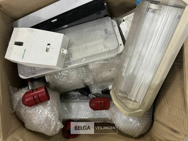 1 doos verlichting - afbeelding 1 van  6