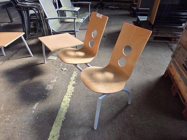 1 dubbel wachtzaal stoeltje met tafeltje - afbeelding 2 van  3