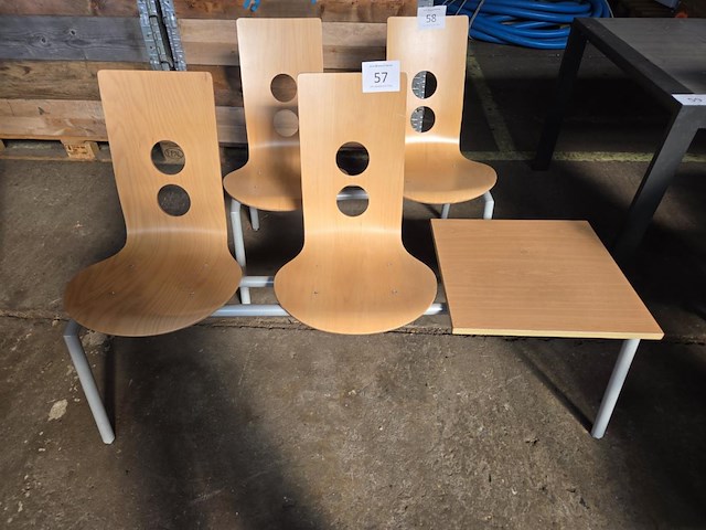 1 dubbel wachtzaal stoeltje met tafeltje - afbeelding 1 van  3