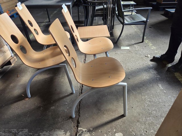 1 dubbel wachtzaal stoeltje met tafeltje - afbeelding 2 van  3