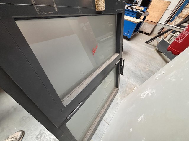 1 dubbele alu raam met kiepraam - afbeelding 2 van  2