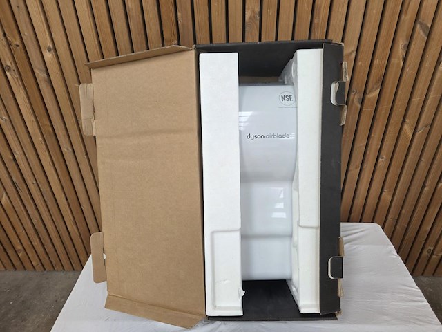 1 dyson airblade - afbeelding 1 van  3