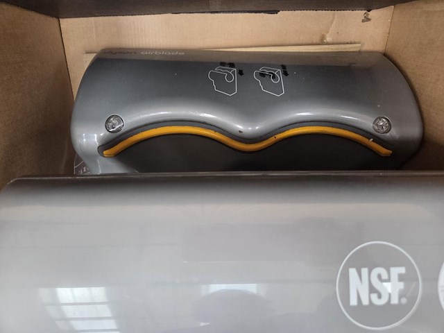 1 dyson airblade - afbeelding 3 van  5