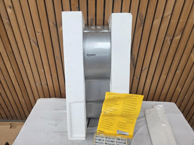 1 dyson airblade - afbeelding 1 van  7