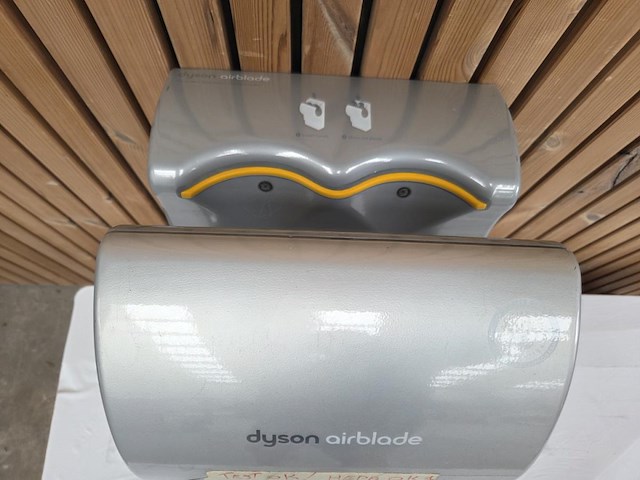 1 dyson airblade - afbeelding 3 van  5