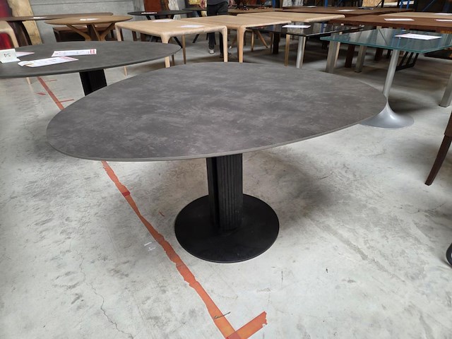1 eetkamertafel met keramisch blad, organische vorm steely - afbeelding 2 van  5