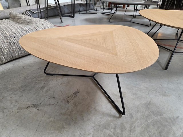 1 eikenfineer salontafel - afbeelding 1 van  5