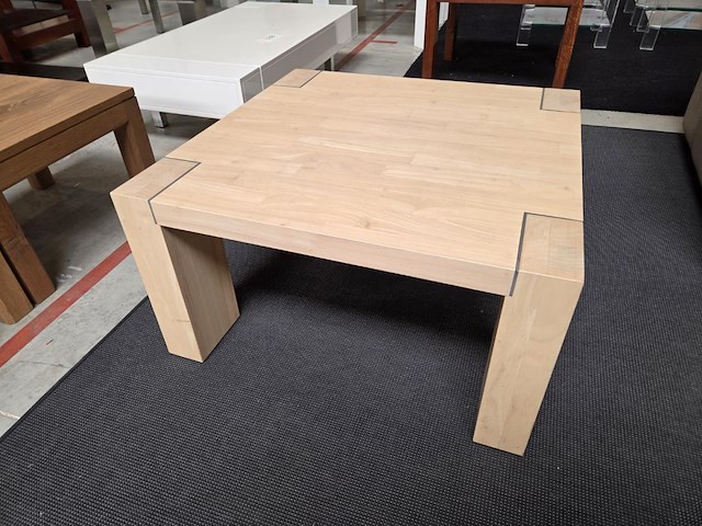 1 eikenhouten bijzettafeltje - afbeelding 1 van  4