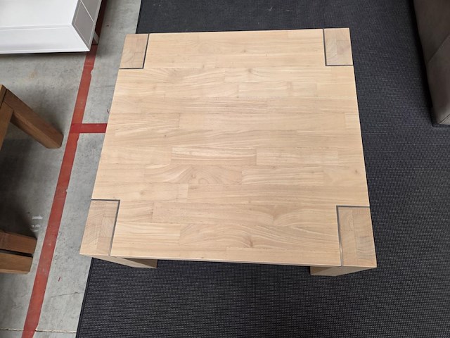 1 eikenhouten bijzettafeltje - afbeelding 2 van  4