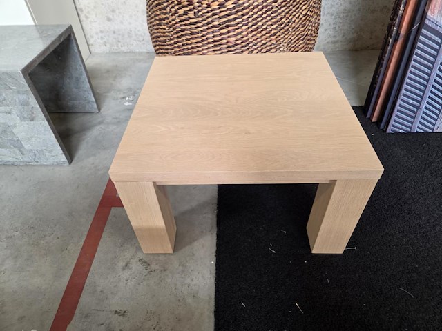 1 eikenhouten bijzettafeltje - afbeelding 2 van  3