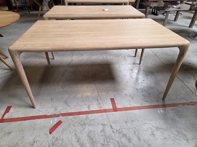 1 eikenhouten eetkamertafel adinda 160/100 artisan - afbeelding 1 van  6