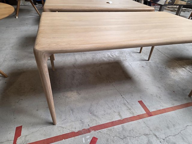 1 eikenhouten eetkamertafel adinda 160/100 artisan - afbeelding 3 van  6
