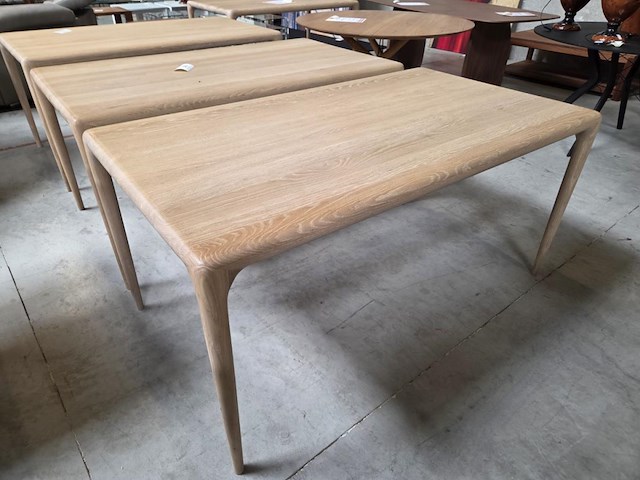 1 eikenhouten eetkamertafel adinda 160/100 artisan - afbeelding 1 van  6