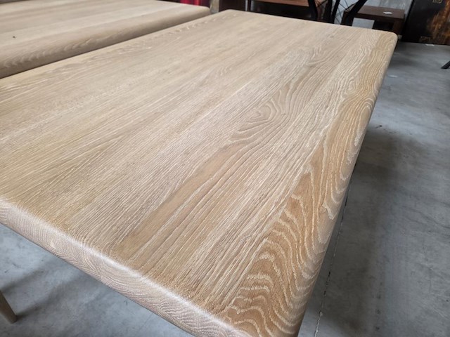 1 eikenhouten eetkamertafel adinda 160/100 artisan - afbeelding 3 van  6