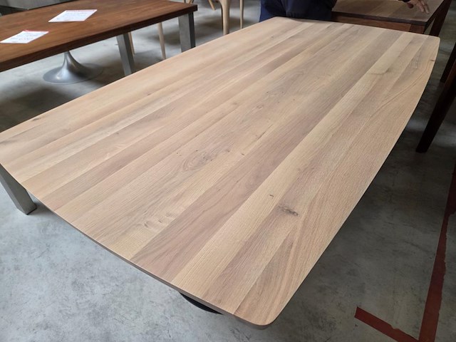 1 eikenhouten eetkamertafel met metalen onderstal bryan - afbeelding 3 van  8