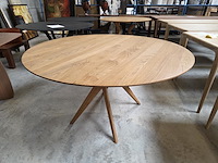 1 eikenhouten ronde tafel abina dia 140 cm artisan - afbeelding 1 van  5