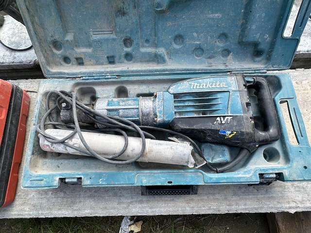 1 elektrische breekhamer makita avt hm1317c - afbeelding 1 van  1