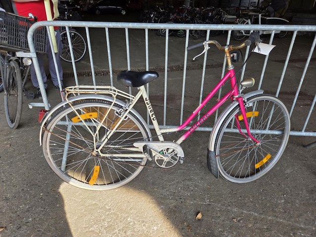 1 fiets - afbeelding 1 van  2