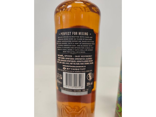 1 fles baccardi spiced rum, 1 fles wilderen wiggle likeur, 1 fles jack daniels 1l, 1 fles jack daniels tennessee honey likeur 1l - afbeelding 3 van  6