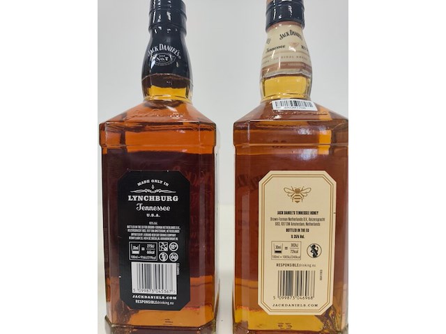 1 fles baccardi spiced rum, 1 fles wilderen wiggle likeur, 1 fles jack daniels 1l, 1 fles jack daniels tennessee honey likeur 1l - afbeelding 5 van  6