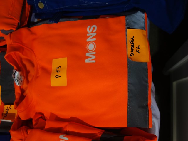 1 fluosweater - maat xl - afbeelding 1 van  1