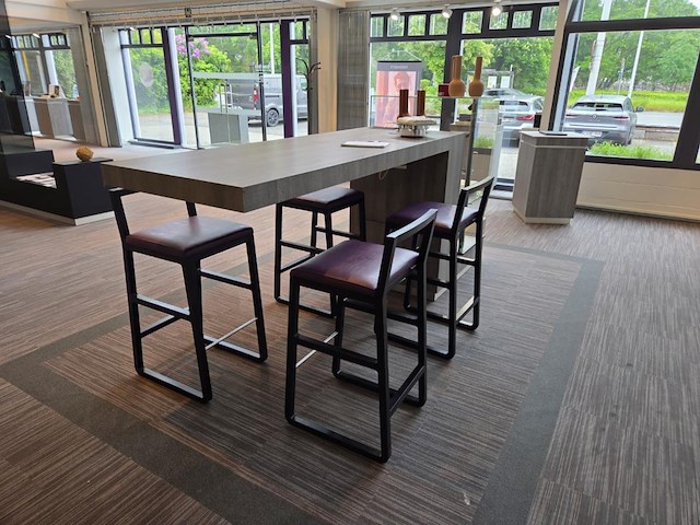 1 formicahouten presentatietafel met glazen open kast met verlichting - afbeelding 2 van  9