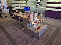 1 formicahouten presentatietafel met glazen open kast met verlichting - afbeelding 1 van  11