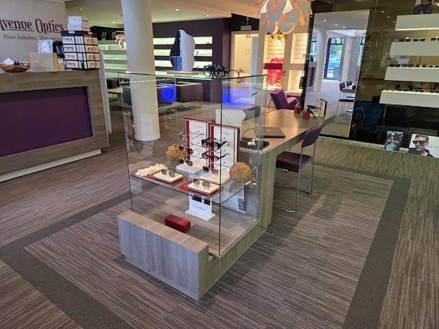 1 formicahouten presentatietafel met glazen open kast met verlichting - afbeelding 2 van  11