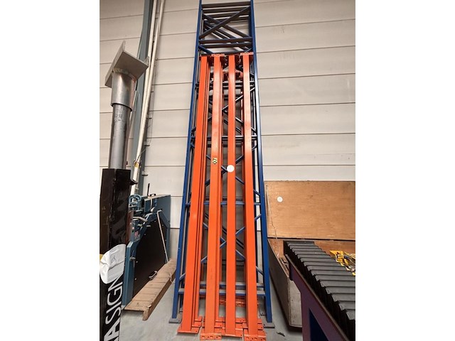 1 gedemonteerde palletstelling - afbeelding 1 van  1