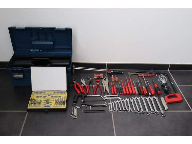 1 gereedschapskoffer, 61 diverse stuks gereedschap - afbeelding 1 van  5