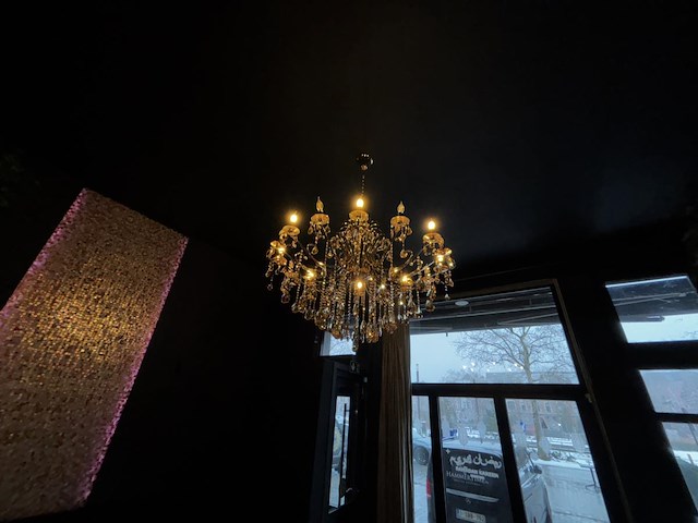 1 goudkleurige kroonluchter - afbeelding 1 van  2