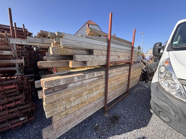 1 groot lot planken, balken, stuttingsmateriaal - afbeelding 1 van  8