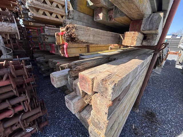 1 groot lot planken, balken, stuttingsmateriaal - afbeelding 2 van  8