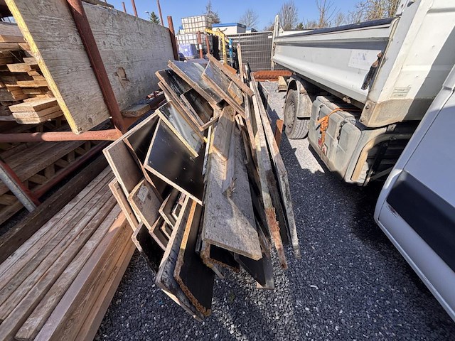 1 groot lot planken, balken, stuttingsmateriaal - afbeelding 5 van  8