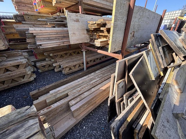 1 groot lot planken, balken, stuttingsmateriaal - afbeelding 6 van  8