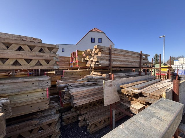 1 groot lot planken, balken, stuttingsmateriaal - afbeelding 7 van  8