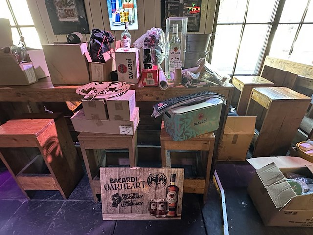 1 groot lot promomateriaal bacardi - afbeelding 1 van  10